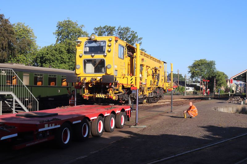 BAM Stopmachine met het fabrieksnummer 1214 en het UIC-nummer 99 84 942 8 702-7.